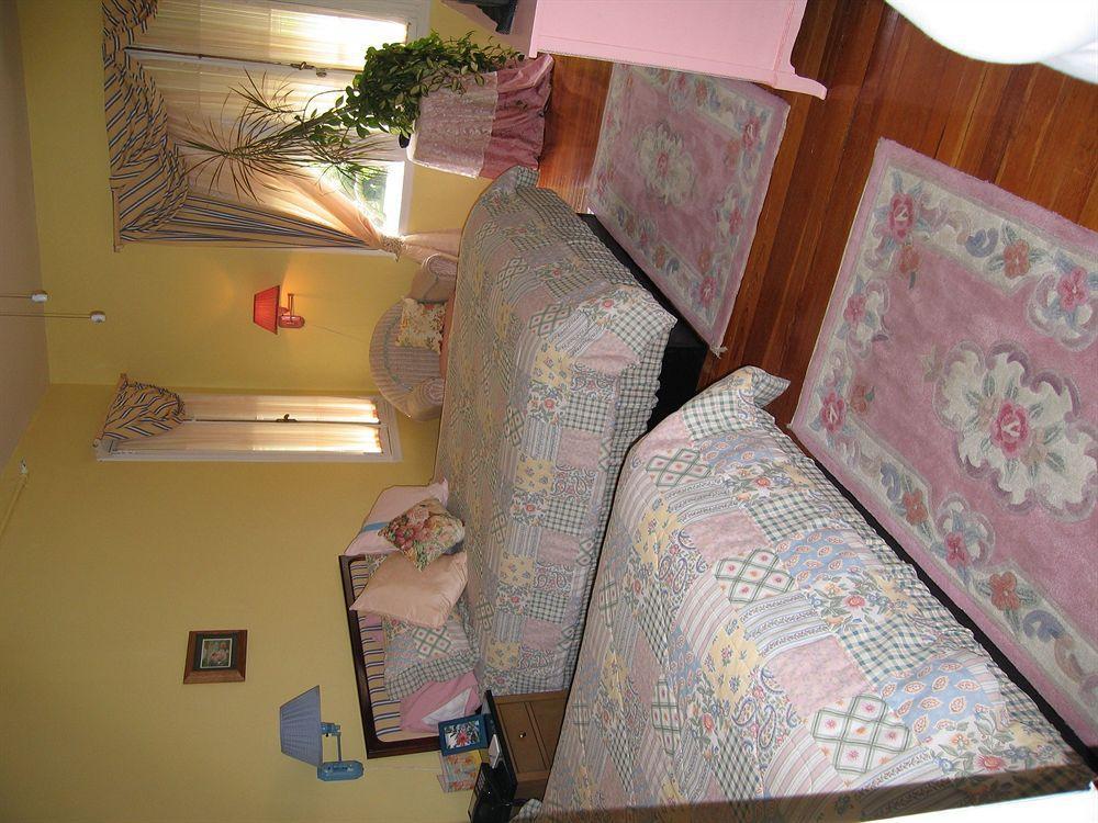 Cedars & Beeches Bed & Breakfast Long Branch Exterior photo